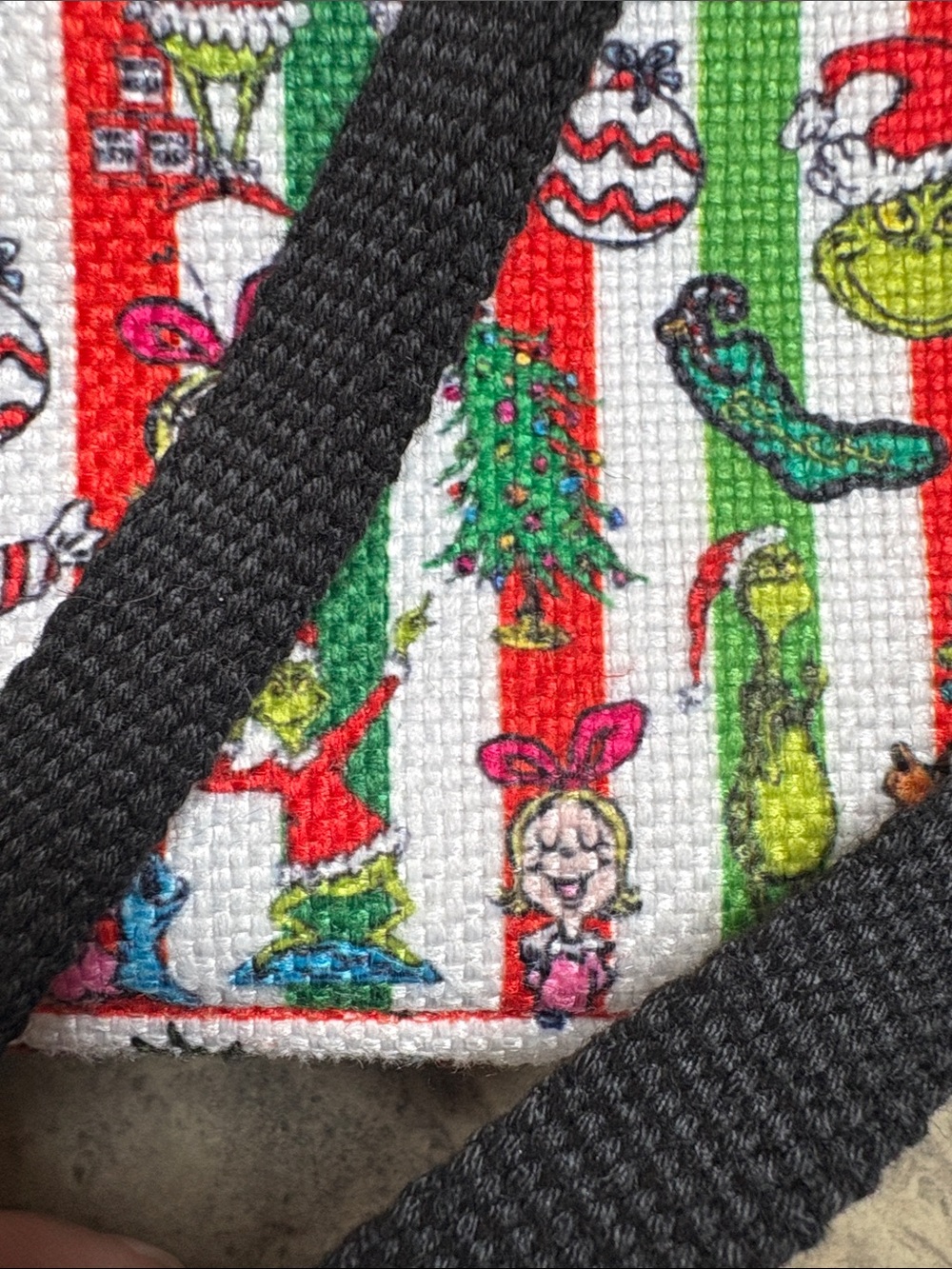 Dr. Seuss Xmas Grinch crossbody - Picture 5 of 5